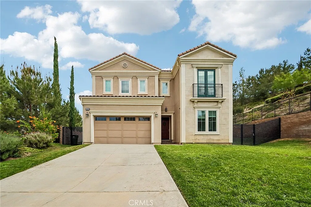 5 bed, 5.5 bath, 3982 sqft, $8,500 — Photo 1