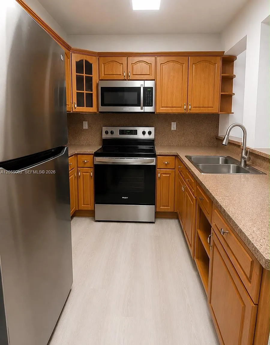 Westland Gardens Condo — Photo 3