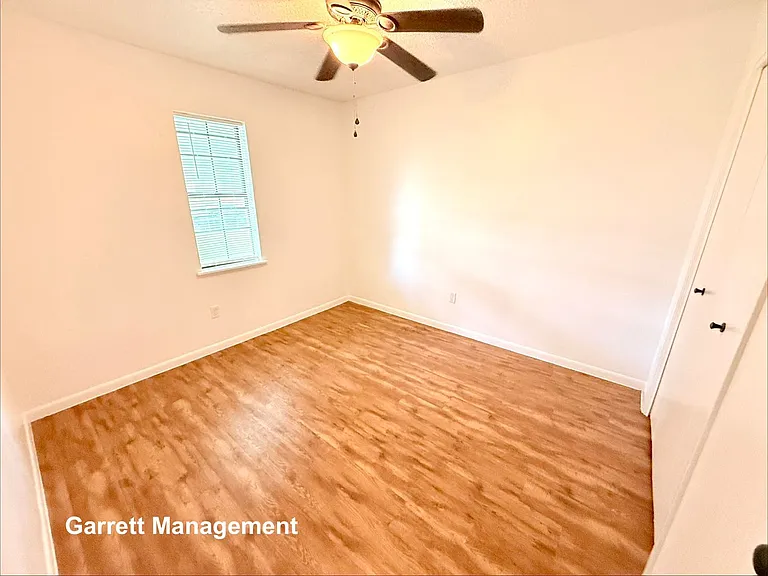 106 N Fairview St — Photo 16