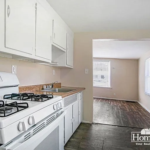 937 Roosevelt St — Photo 6