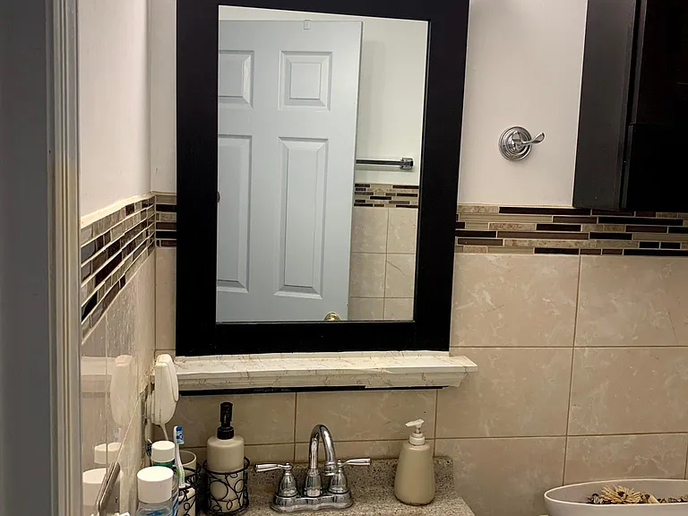 2nd bath room