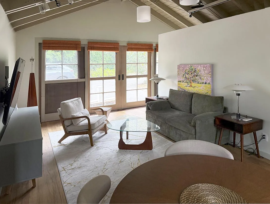 1569 San Leandro Ln — Photo 2