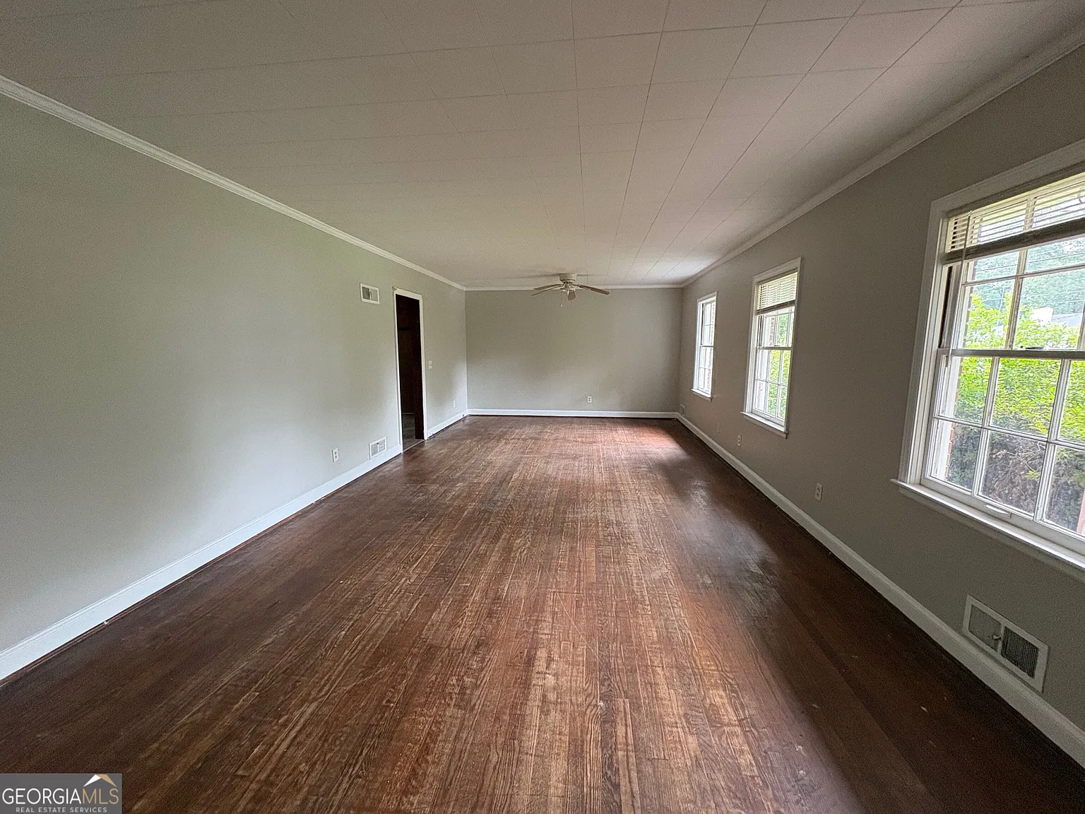 3 bed, 2.0 bath, 1970 sqft, $1,600 — Photo 3