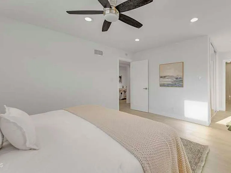 2109 Young Ave — Photo 20