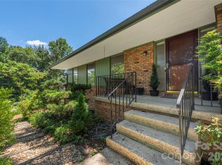 38 Forest View Dr, Asheville, NC 28804