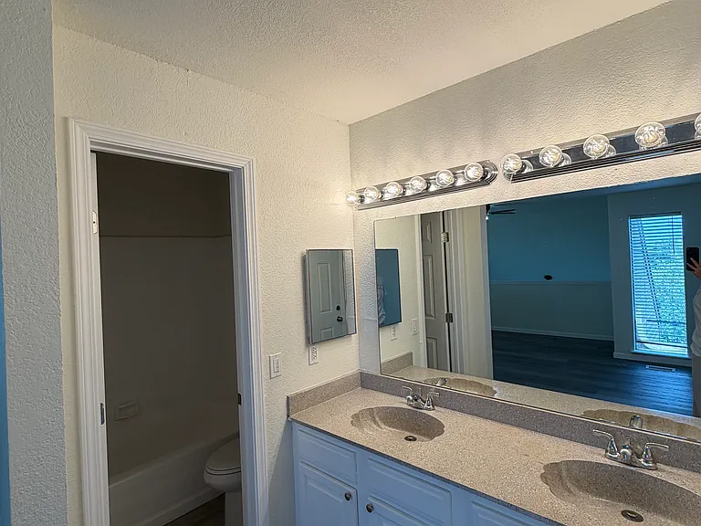 11520 N May Ave #206 — Photo 7