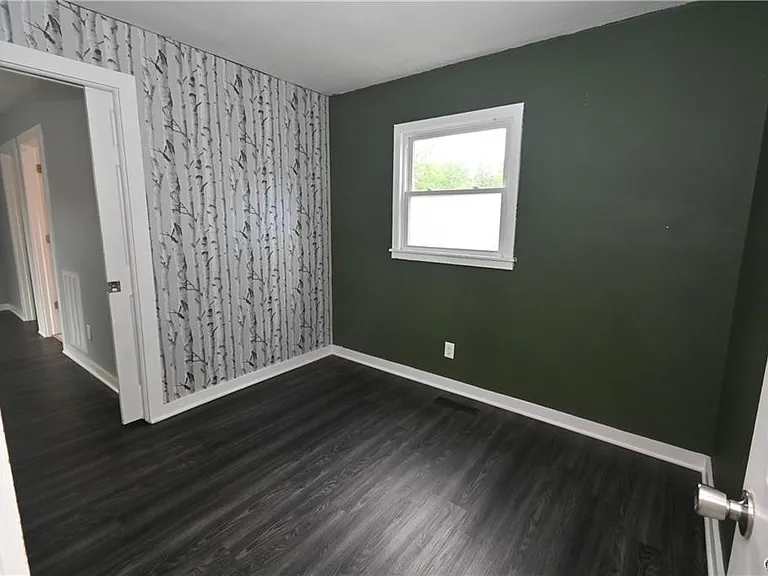 5854 Reis Dr — Photo 11