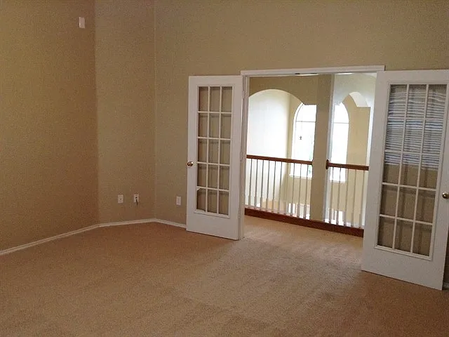 1360 Calvert Dr — Photo 13