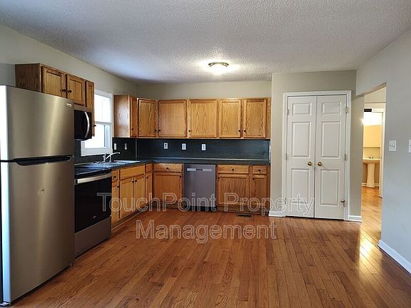 3rd image of 524 Railroad Dr NW