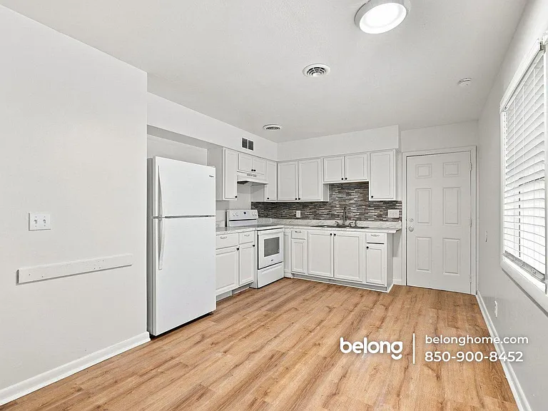 6011 Greenwood Ln — Photo 9