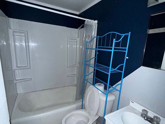 5th image of 1035 Elmhurst Ave