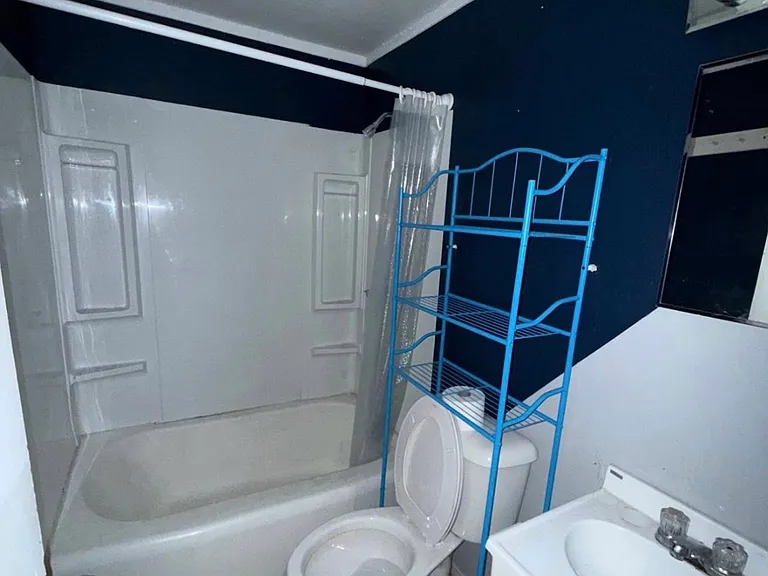 1035 Elmhurst Ave — Photo 5