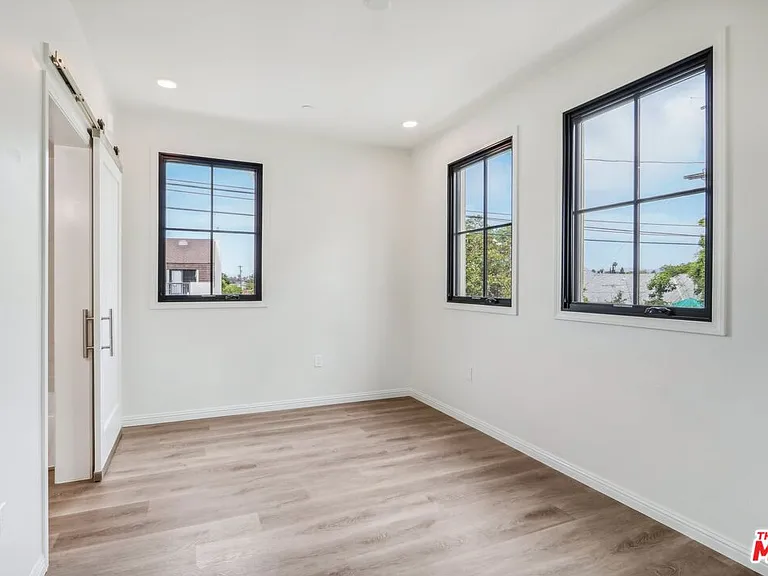 951 S Wilton Pl #204 — Photo 36