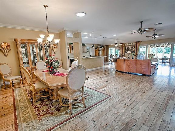 5th image of 2810 Larranaga Dr