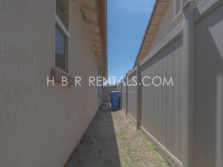 2514 Bellchase Dr — Photo 25