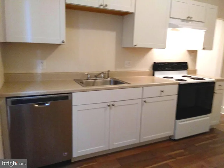 416 N 32nd St #B — Photo 8