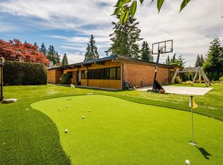 3615 Edgemont Blvd, North Vancouver, BC V7R 2P6