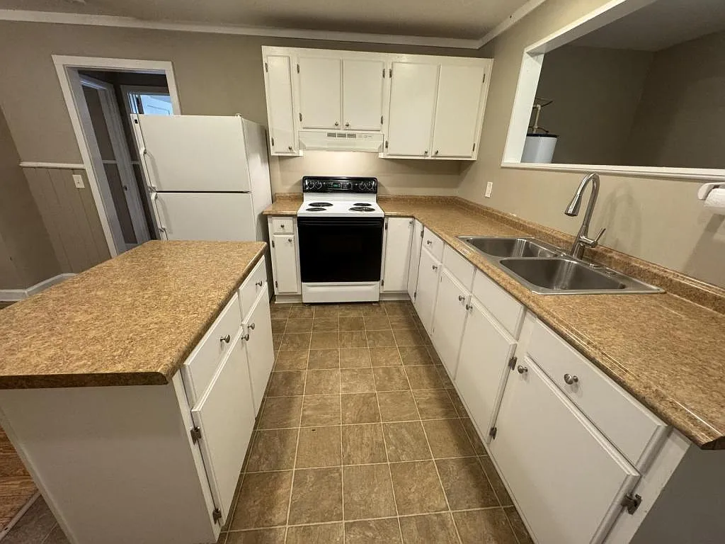 304 E Broad St. Unit 1 — Photo 4