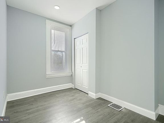 5th image of 304 S Franklintown Rd