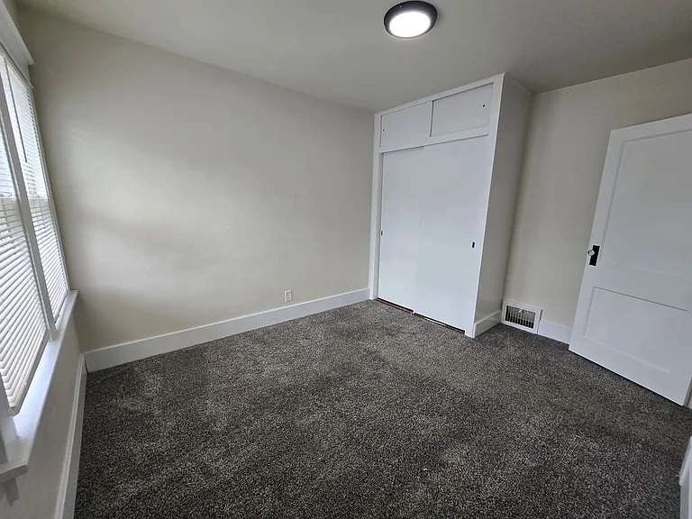 1109 Dousman St — Photo 21