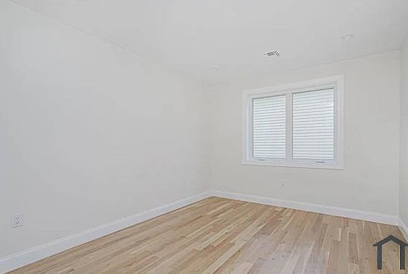 2nd image of 674 Arden Ave