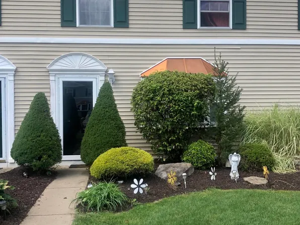 126 Patriot Cir, Mountain Top, PA 18707
