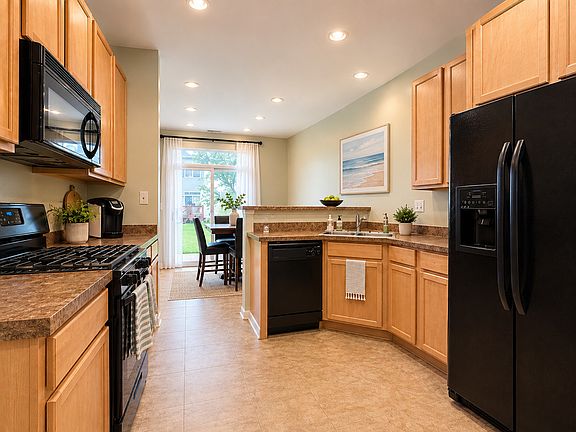5th image of 509 Silver Charm Dr