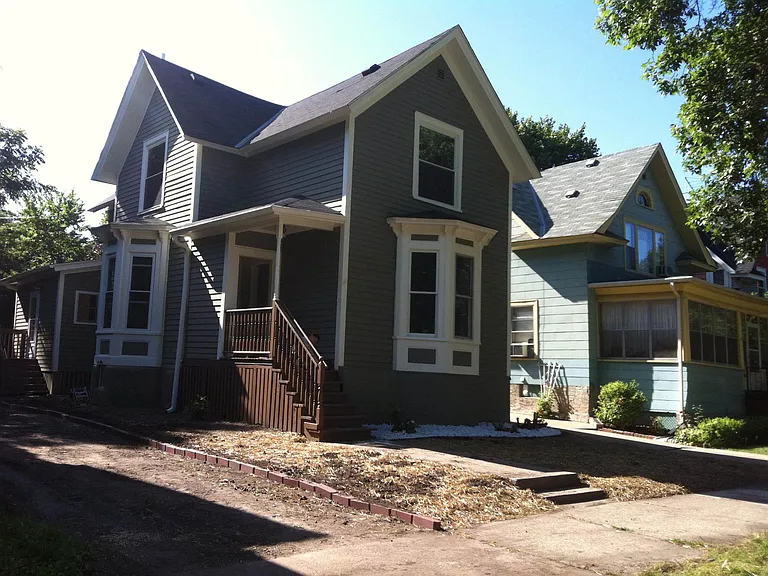 1051 17th Ave SE — Photo 3