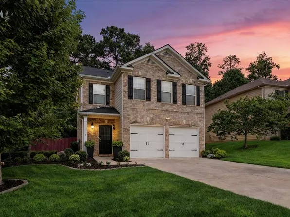 6608 Oak Hill Pass, Fairburn, GA 30213