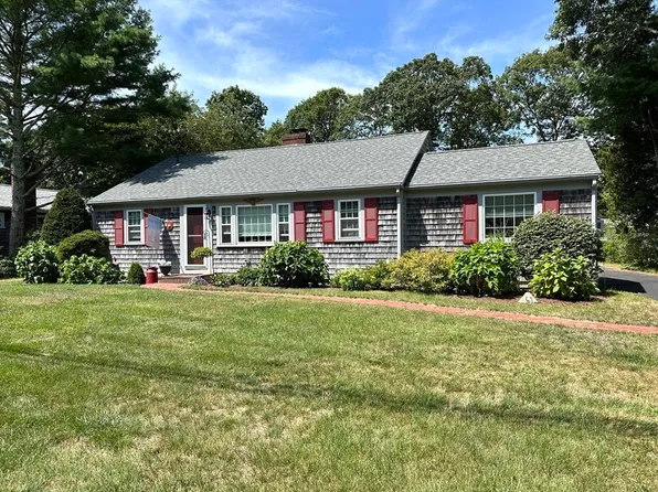 61 Seaview Ave, South Yarmouth, MA 02664