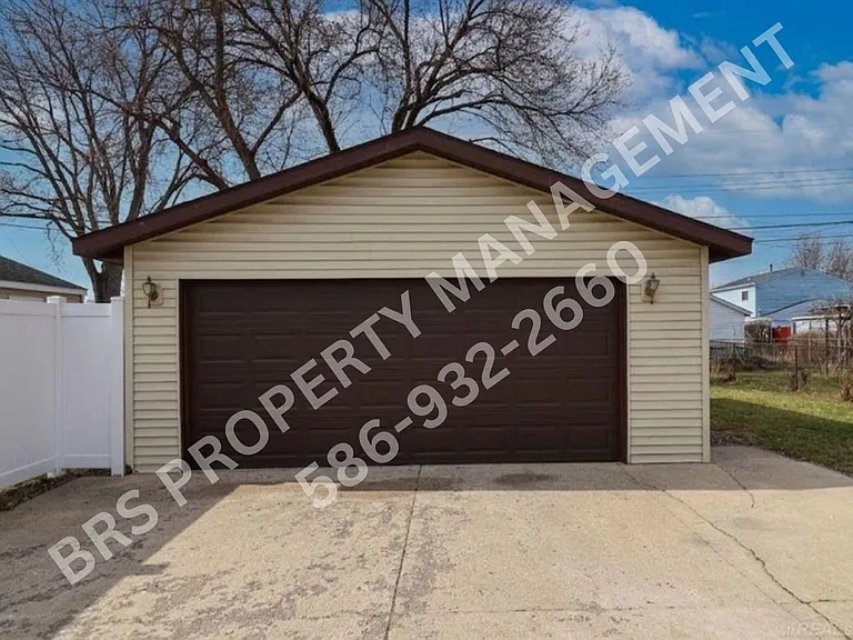30791 Alger St — Photo 13