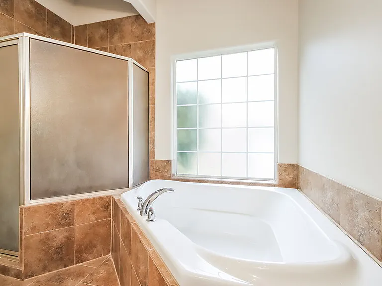 409 Robinwood Dr — Photo 15