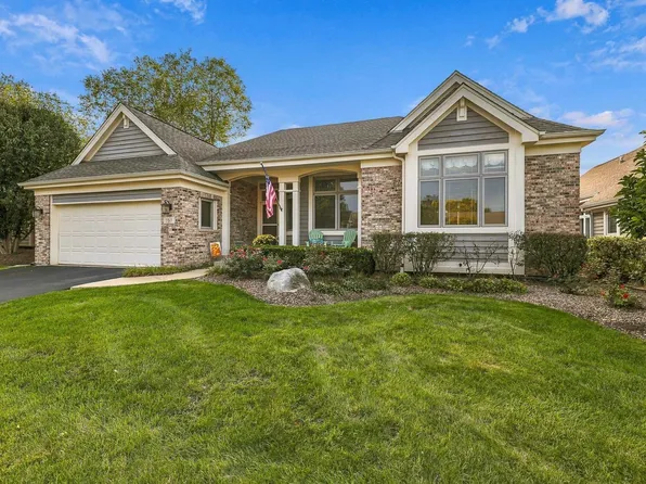 151 Course Dr, Lake In The Hills, IL 60156