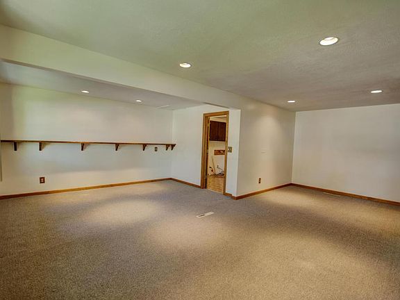 4th image of 3901 Tamara Dr