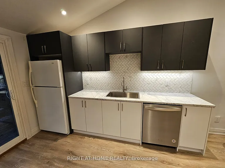 271 Parkwood Ave — Photo 10