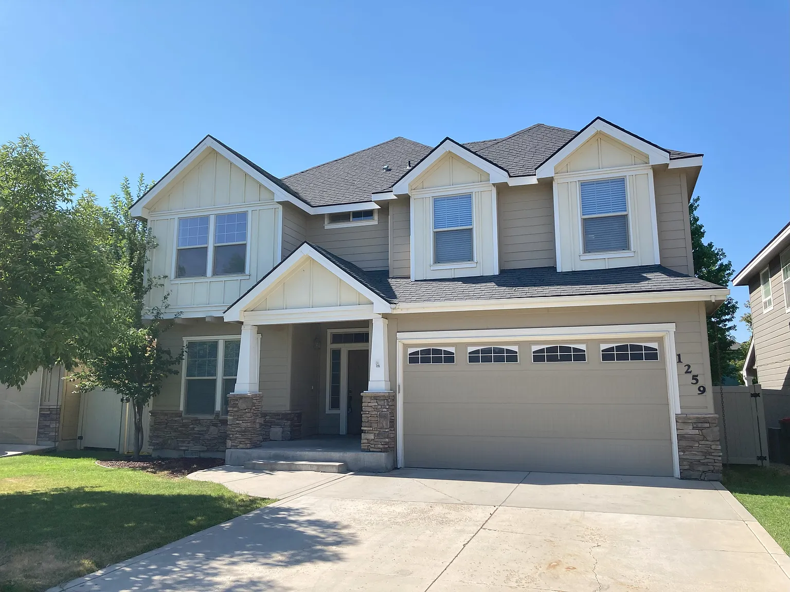 3 bed, 2.5 bath, 2648 sqft, $2,600 — Photo 1