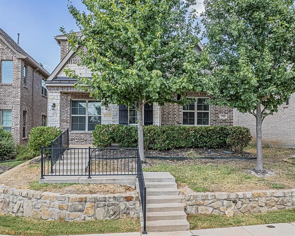 4 bed, 3.5 bath, 2512 sqft, $3,800 — Photo 1