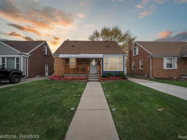 562 Champaign Rd, Lincoln Park, MI 48146