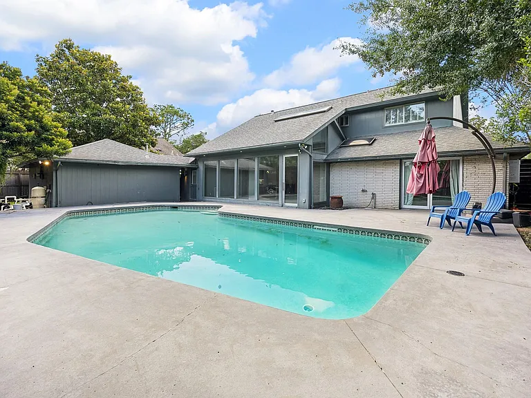 5219 Loch Lomond Dr — Photo 2