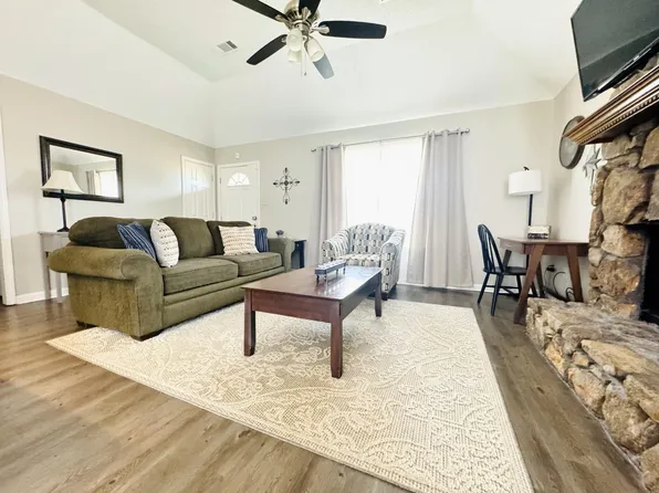 7051 Amberly Way Dr, Cordova, TN 38018