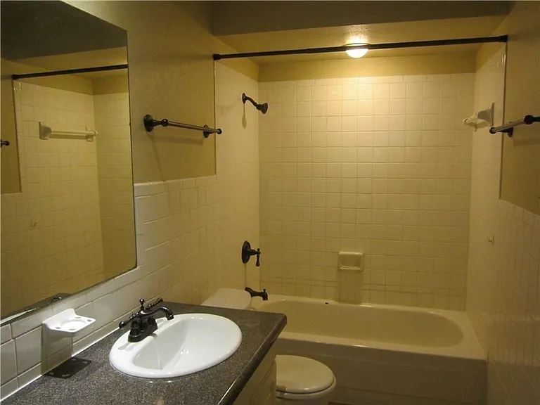 2729 Hurstview Dr — Photo 17