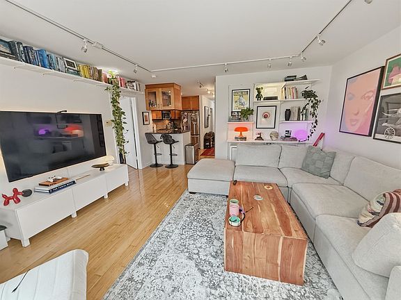 2nd image of 242 Barrow St APT 2A