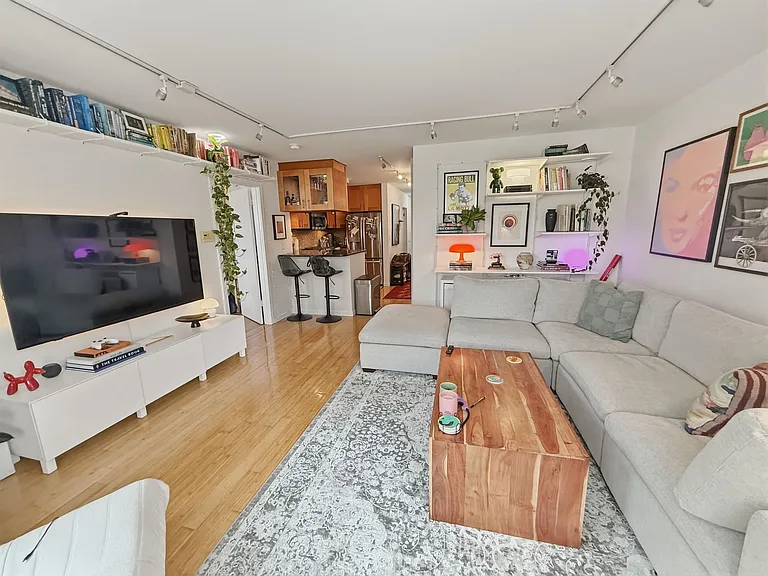 242 Barrow St #2A — Photo 2