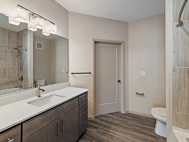 19Nineteen Promenade — Photo 119