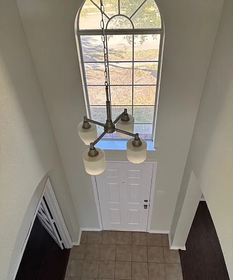 854 Crockett Dr — Photo 2
