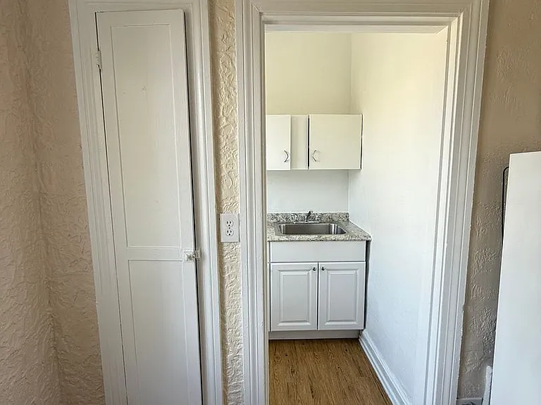 Bayard Manor Apartments — Photo 30
