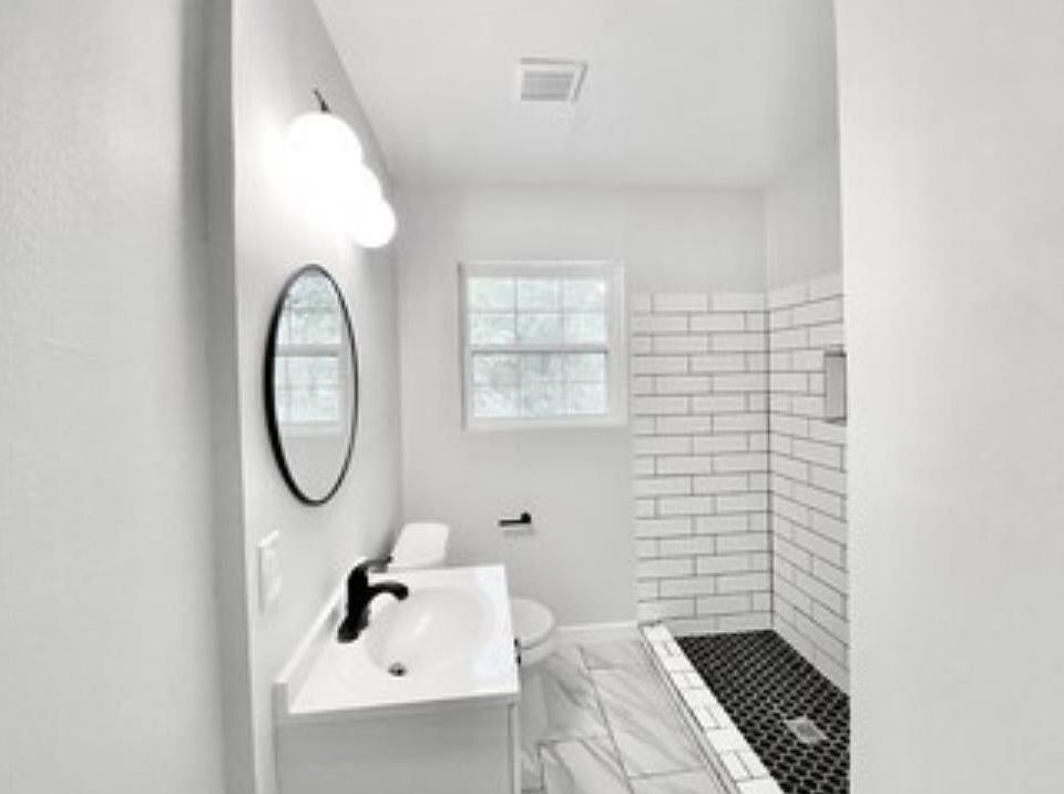 1st image of 921 Fernwood Ave #921