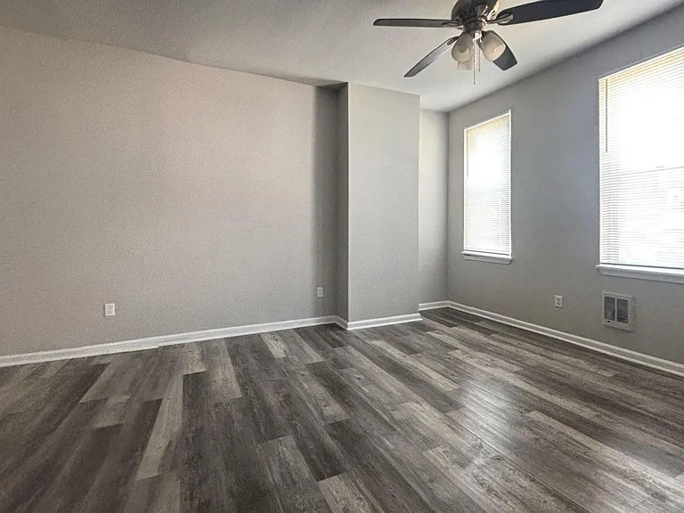 1038 W Orleans St — Photo 12