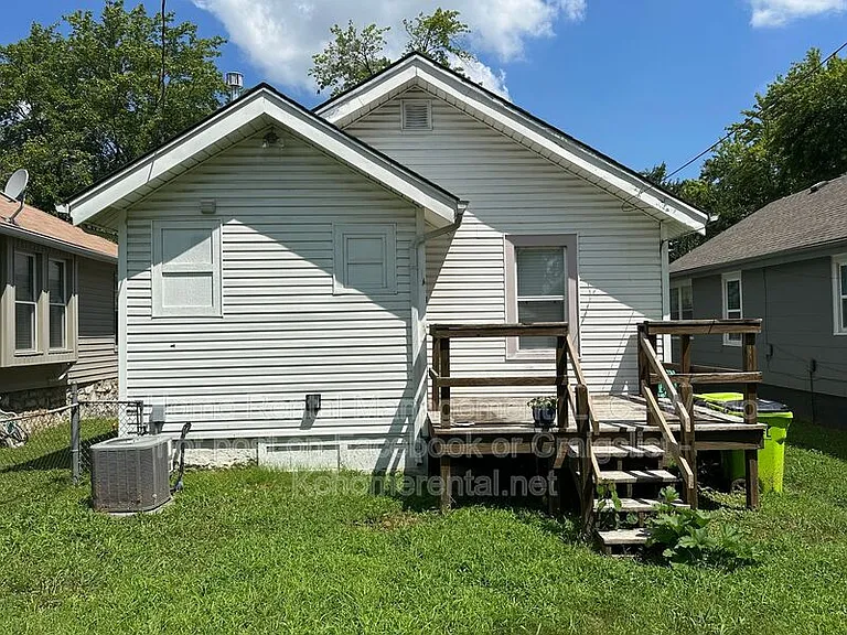 1227 E 22nd Ave — Photo 27
