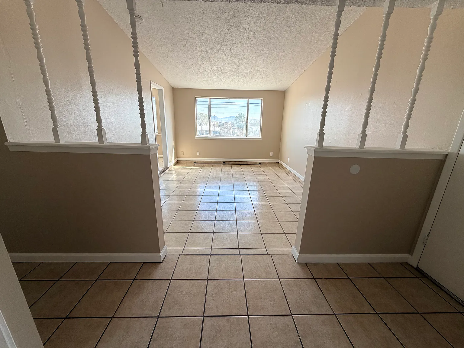 3 bed, 1292 sqft, $1,650 — Photo 2